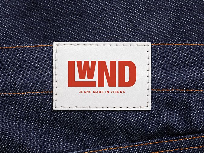 Jeansstoff mit Logo von "Leiwand"-Jeans